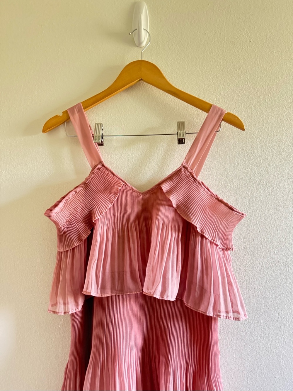 True Decadence Pleated Tiered Cold-Shoulder Maxi Dress in Blush Pink size Medium - Picture 6 of 11